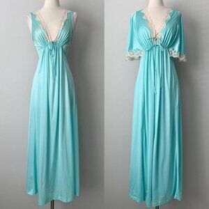 Gilead vintage nightgown & robe set
